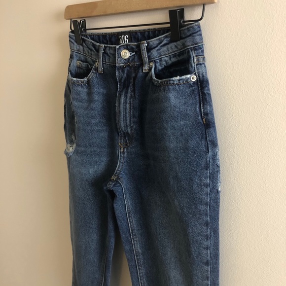 Vtg inspired BDG High Waist Distressed Mom Jeans - Picture 5 of 15